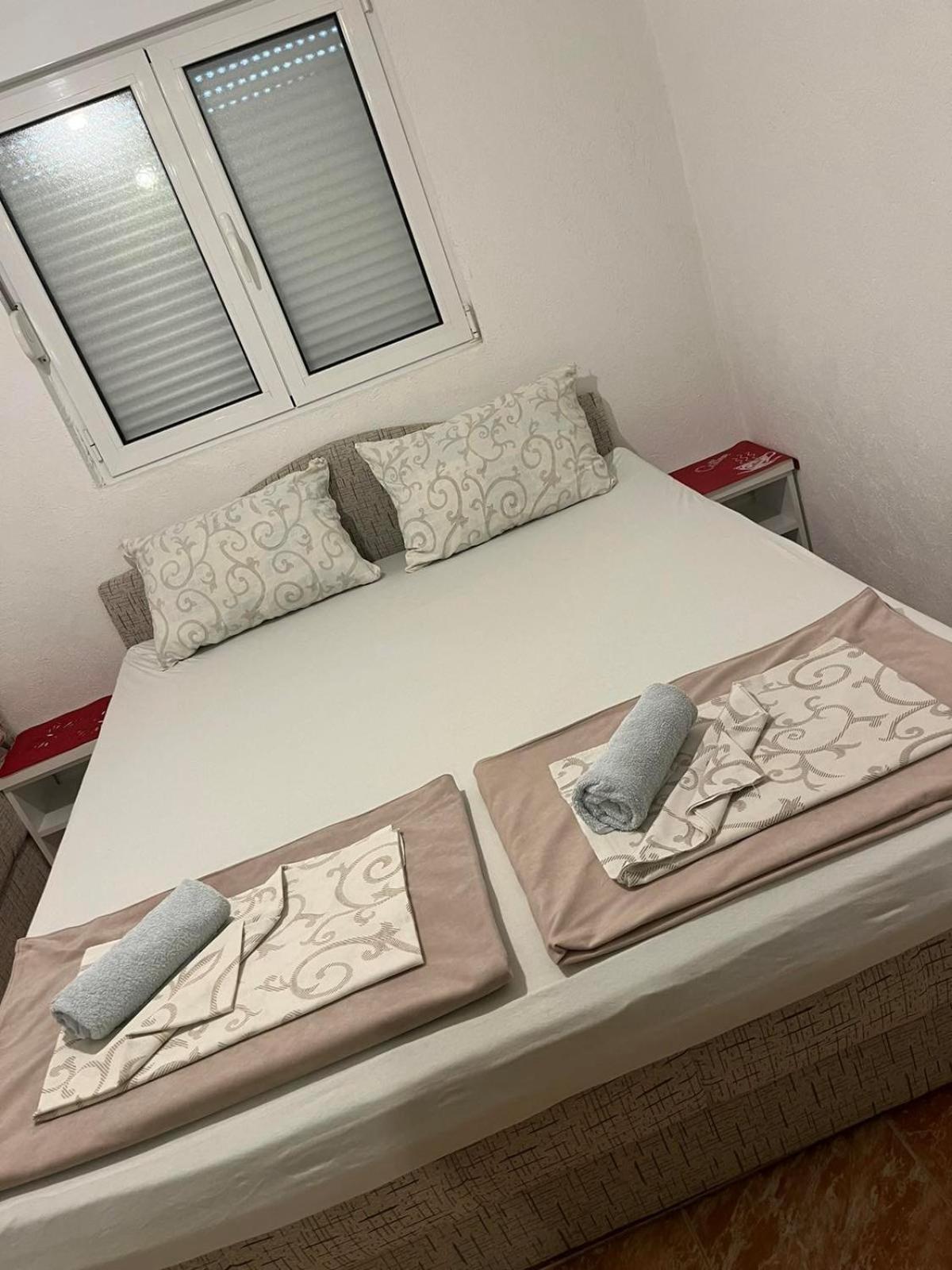 Apartmani Neda Bane Petrovac 外观 照片