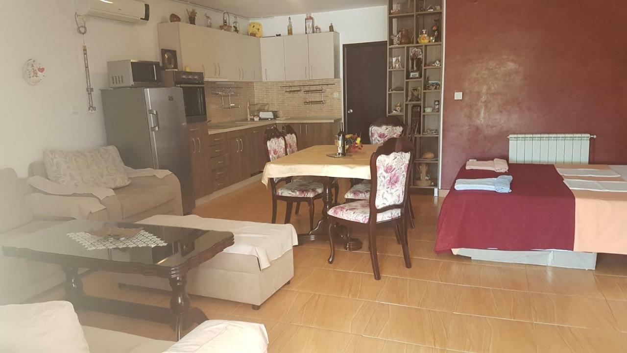 Apartmani Neda Bane Petrovac 外观 照片