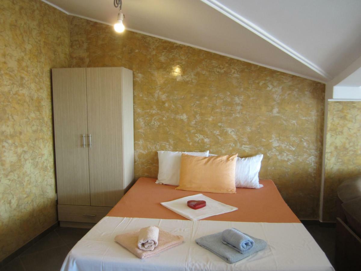 Apartmani Neda Bane Petrovac 外观 照片
